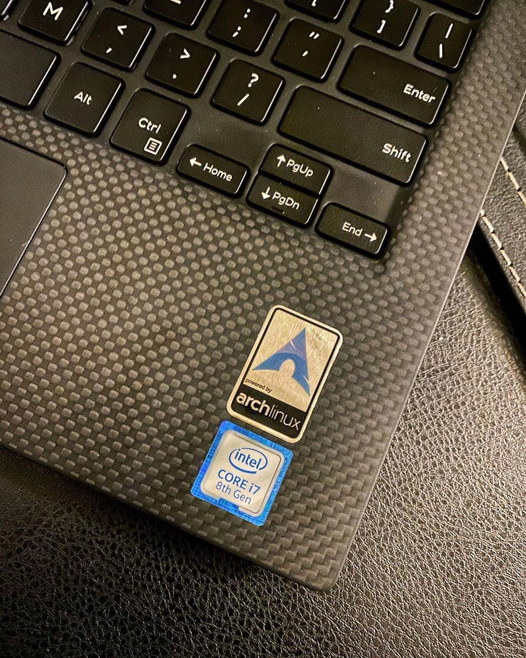 Dell XPS-13 Powered by Arch Linux