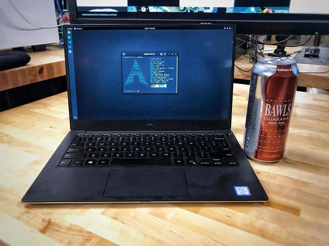 Del XPS-13 Powered by Arch Linux